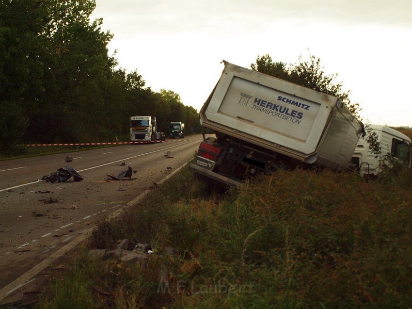 Schwerer VU Koeln Immendorf Kerkraderstr P228.JPG